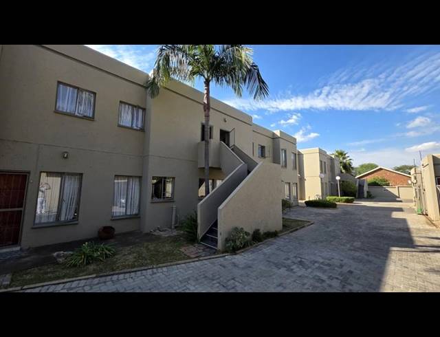 2 BEDROOM TOWNHOUSE FOR SALE IN MAGALIESKRUIN